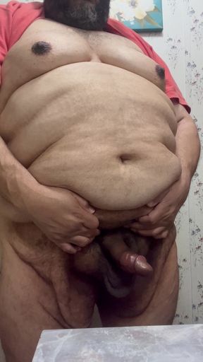 Amateur cock enthusiast takes it in hand