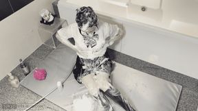 Yuki’s Soaking Uniform Shower and Relaxing Bathtub Escape