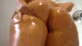 Outstanding juicy phattie clapping butt cheeks on webcam