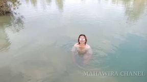 Berenang Pakai Gstring