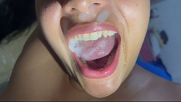 ella habla por telefono con su novio cornudo ! Yo me masturbo para darle su leche cuando termine jajaja !