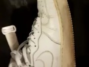 Spritze auf Nike Air