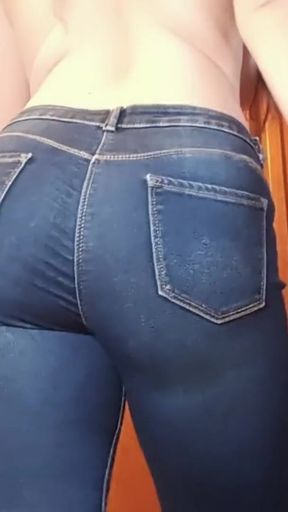 Pawg walking in blue jeans   Clip 1