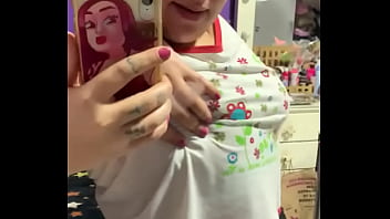 A gata &eacute_ contorcionista