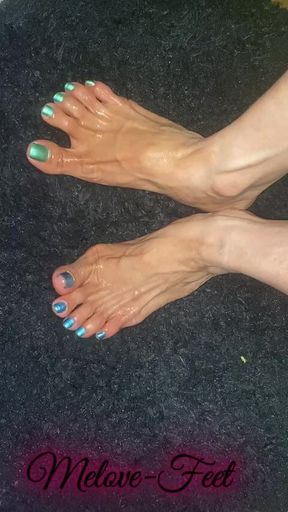 Melove 2 Tone Nail Polish Small Feet Getting Oiled