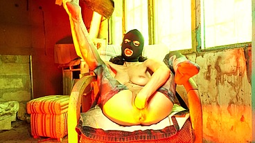 HALOWEEN HUNGRY PUSSY EATING ALL THE FIST OUTDOOR!