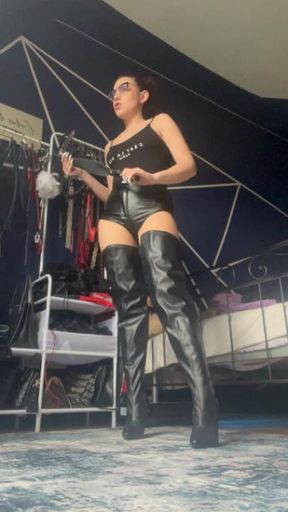 Lo sfigato pensa di avere un pene “nella media”🤣