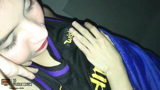 Me follo a la perra de mi hermanastra mientras esta acostada - Parte 1- Porno en Español