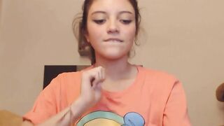 Adorable colombian webcamer with tom and daly shirt shows you