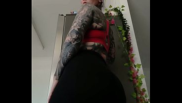 Melody Radford shows off hot body at the gym