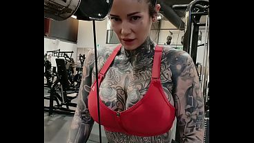 Melody Radford shows off hot body at the gym
