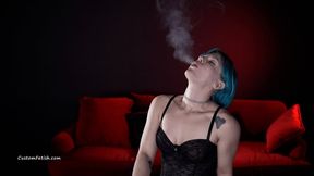 Daisy C Smokes Twice 4K (3840x2160)