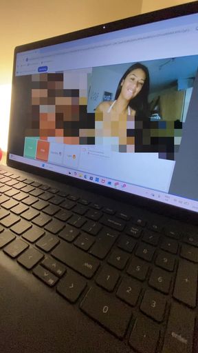 Amateur onlyfan shows off her tits