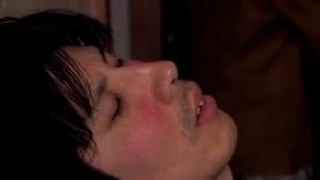 Mujer japonesa se ve obligada mientras su marido borracho (Full: bit.ly/2AGrTa6)