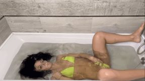 POWERFUL ORGASMS UNDERWATER