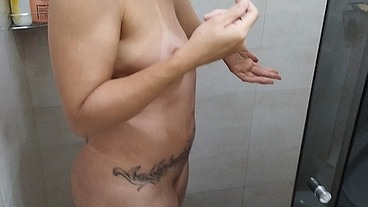O chuveiro não tava esquentando,sorte que meu primo estava em casa e veio me ajudar