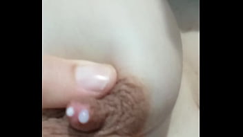 Troia col latte nelle tette