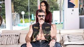 ”Carmela Clutch - Toughlove”