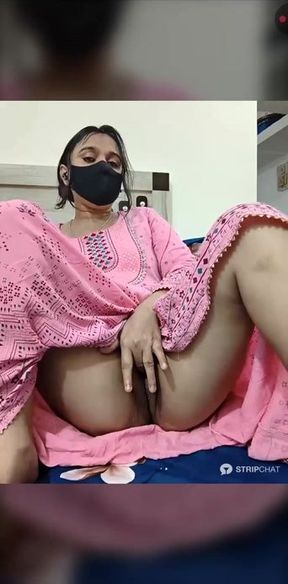 Spicyqueen's Curvy Charm Overwhelms with Sensual Big-Asset Allure