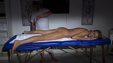 Amazing Cherry Kiss gets slippery massage