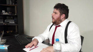 Những chàng trai đồng tính trẻ, mập mạp, trao đổi màn quan hệ tình dục bằng miệng và hậu môn sâu với những anh chàng văn phòng rậm lông.