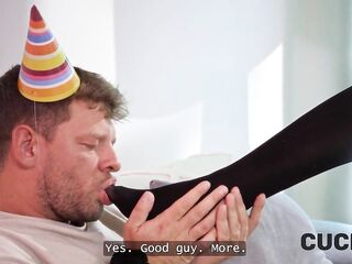 CUCK4K. Kiss my foot and lick my cunt