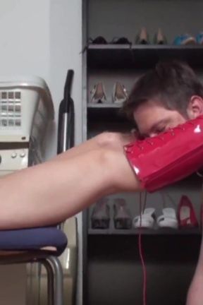 Slave takes up his position with his mistress