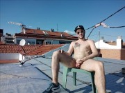 Xisco se hace una paja en la azotea, hay mirones