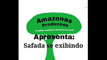 Safada se exibindo