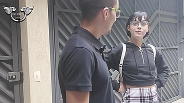 Menina Safada vai alugar casa e paga aluguel com a buceta