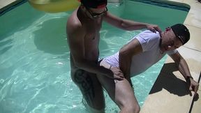 2270 baise au jus dans la piscine par mon potej adore sucer et me faire baiser...