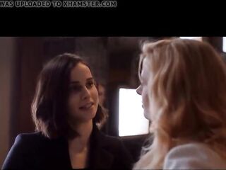 Heida Reed - lesbian scene in Stella Blomkvist s01e04