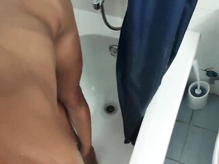 Shower Oral-job – Cum in Throat Gulp