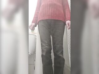 Amateur teen pees black jeans