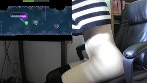 Femboys Rides Thrusting Buttplug Until He Beats A Geometry Dash Level