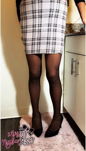 MissyNylonLeggs - These Thigh High Stockings Won&#039;t Stay Up 💋