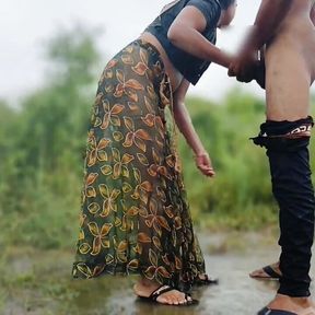 Desi bhabhi ne apane devar ko jungal me lekar ache se chudai karwayi outdoor sex