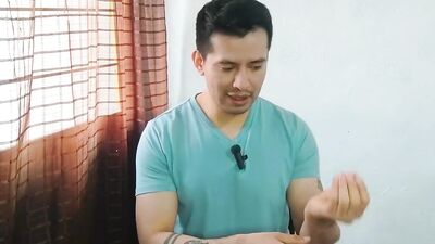 Vecino penetra a pelo al vecino casado con sus 20cm de verga a escondidas de su esposa!