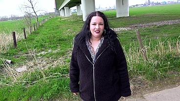 OUTDOOR-SEX with german CHUBBY-SLUT - Lessly needs cum