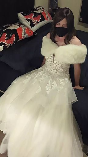 Making love to bride&#039;s luxurious wedding gown and white fur shawl