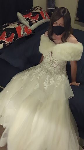 Making love to bride&#039;s luxurious wedding gown and white fur shawl