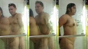 en la banera con mi cunado disfruto mucho de su verga y se me come el culo