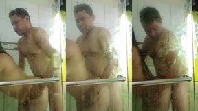 en la banera con mi cunado disfruto mucho de su verga y se me come el culo