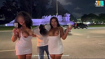 Realizador Baiano em SÃO PAULO , putaria e diversão na limusine indo para casa de swing. Com casais exibindo putinha submissa, hotwife e amiga. amador orgia com brasileiras