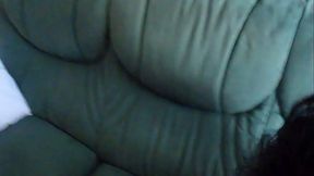 Le petit bambou arros&eacute_ de foutre par un fan de passage