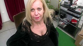 Cougar Interviewd And Fucked In Threesome 19 Min
