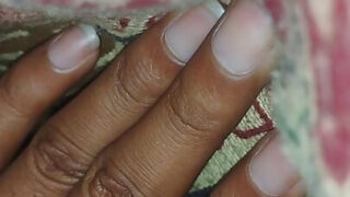 Старі та молоді індійські підлітки-аматори смокчуть великий чорний член у 69-річному дійстві, а потім трахають в дупу з спермою на обличчя