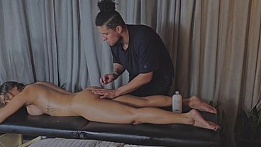 Ganhei massagem TÂNTRICA e tive VÁRIOS SQUIRTINGS