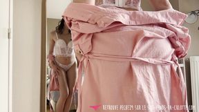 Vends-ta-culotte - This young French student loves to show off her gorgeous body in front of you