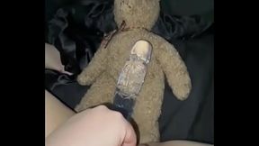 SLUTTY GIRL ADDICTED TO MASTURBATION WITH FOOD -KINKY PORN-AMATEUR ARABIAN SNOWWHITE-LOS ANGELES-USA